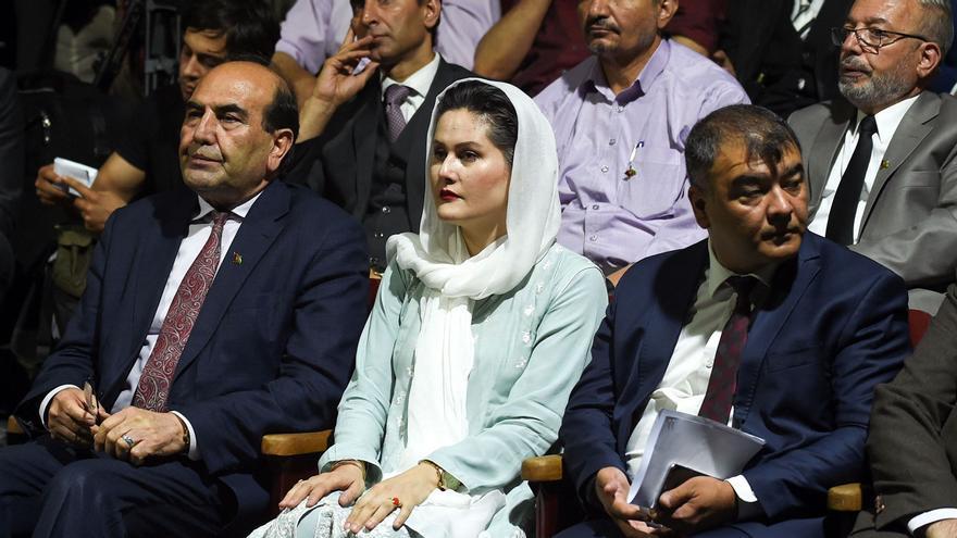 "El mundo no debe darnos la espalda", reclama la directora de cine afgana Sahra Karimi - Vimarsana News
