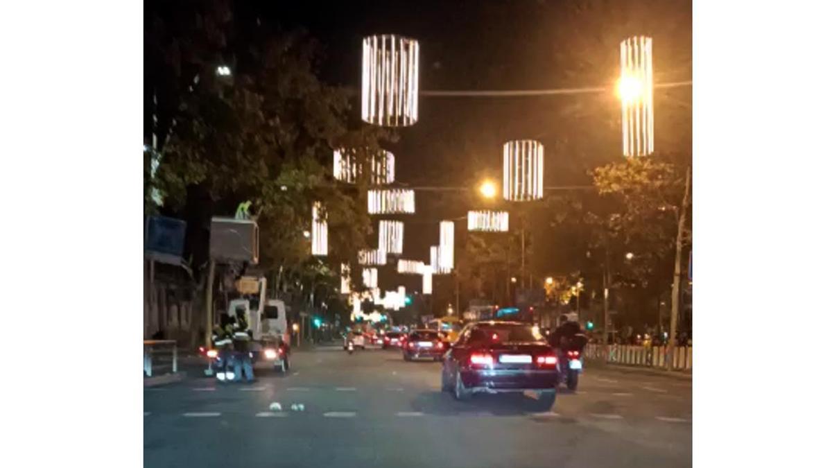 Prueba de luces de Navidad 2022 en la Gran Vía de les Corts Catalanes de Barcelona
