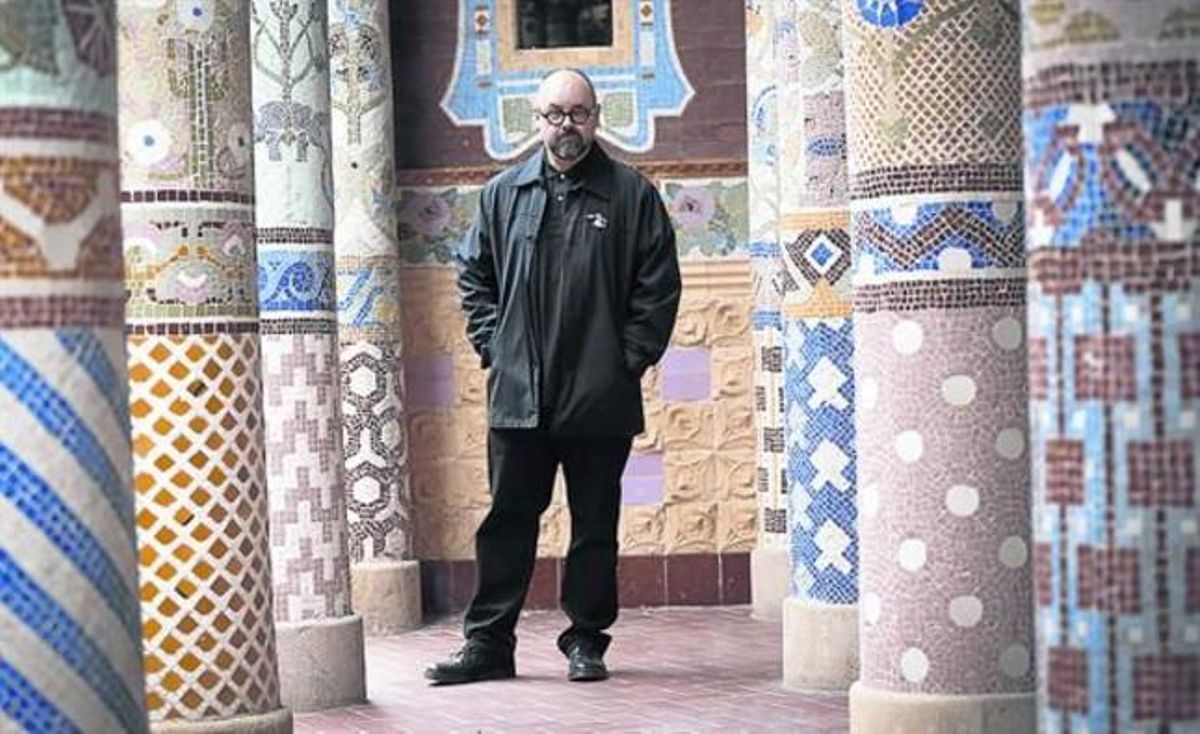 Carlos Ruiz Zafón, en uno de los balcones del Palau de la Música. Carlos Ruiz Zafón, en uno de los balcones del Palau de la Música.