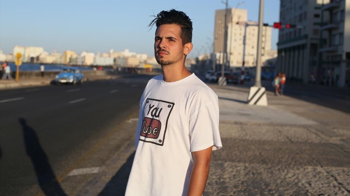 Pedro Vieitía, en el Malecón de La Habana, en Cuba. Pedro Vieitía, en el Malecón de La Habana, en Cuba.