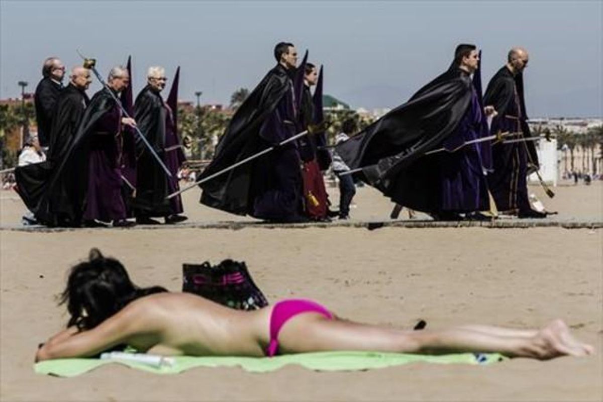 Procesión de Semana Santa en la playa de la Malvarrosa, en Valencia. Procesión de Semana Santa en la playa de la Malvarrosa, en Valencia.