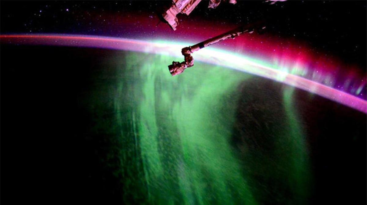 Una aurora boreal vista desde el espacio.