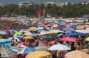 El Banco de España propone más inversión en 'sol y playa' para mantener el atractivo del turismo español