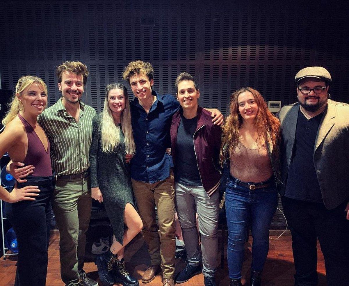 El equipo de artistas que hacen posible el recital ’Desde mi ventana’. El equipo de artistas que hacen posible el recital ’Desde mi ventana’.