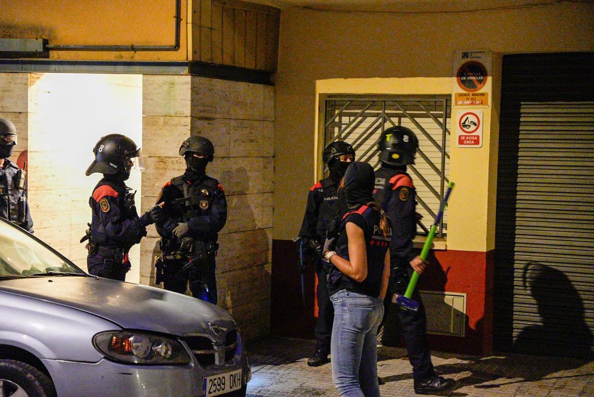 Los Mossos realizan varios registros en el barrio de la Grípia de Terrassa relacionados con drogas Los Mossos realizan varios registros en el barrio de la Grípia de Terrassa relacionados con drogas