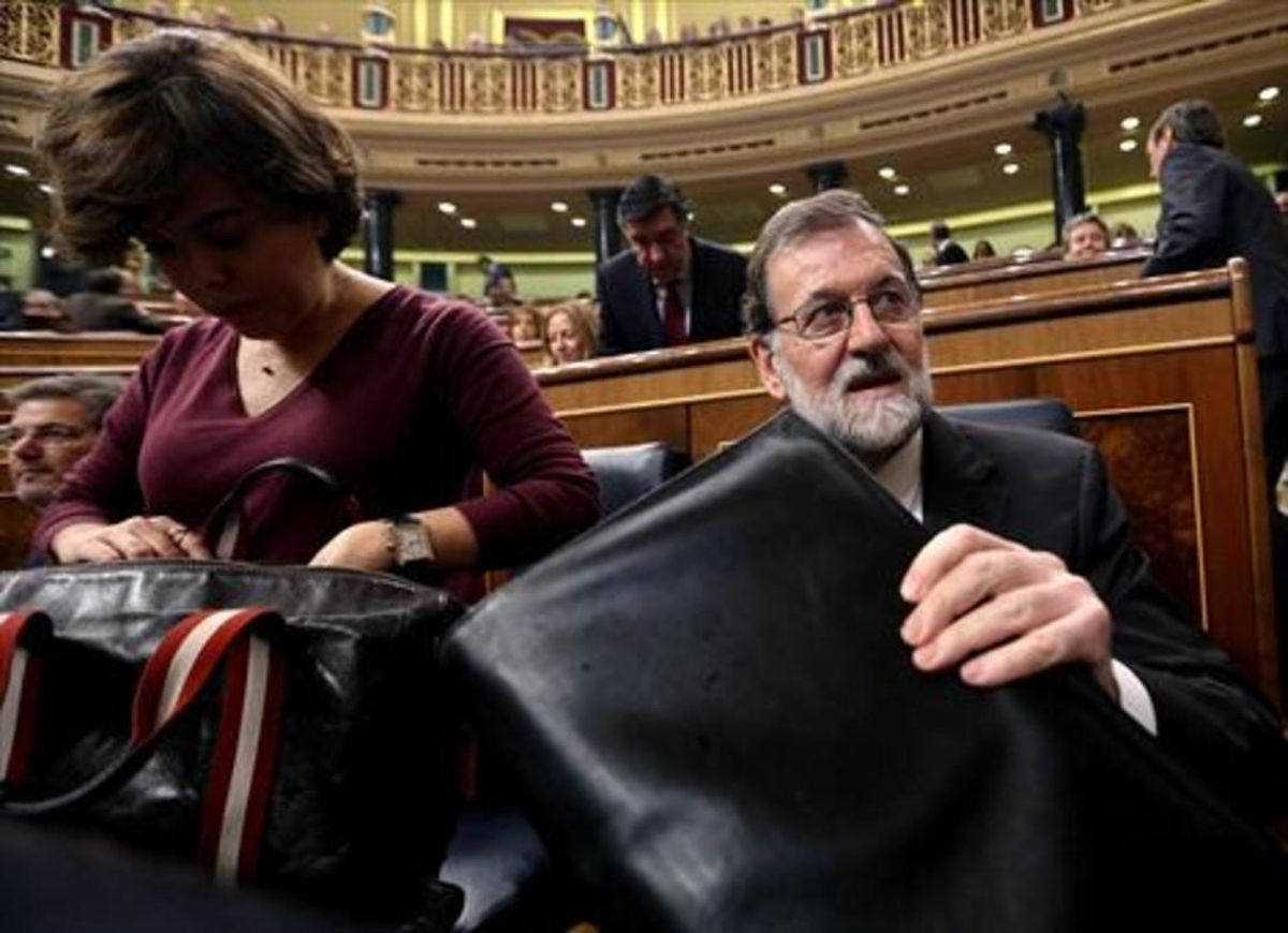Rajoy y Sáenz de Santamaría, en el Congreso, ayer. Rajoy y Sáenz de Santamaría, en el Congreso, ayer.