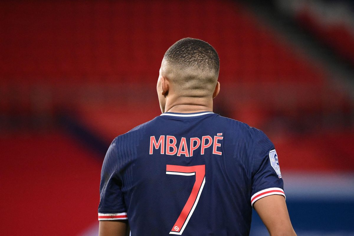 Mbappé, en el duelo de Liga que el Paris SG perdió con el Mónaco tras golear al Barça. Mbappé, en el duelo de Liga que el Paris SG perdió con el Mónaco tras golear al Barça.