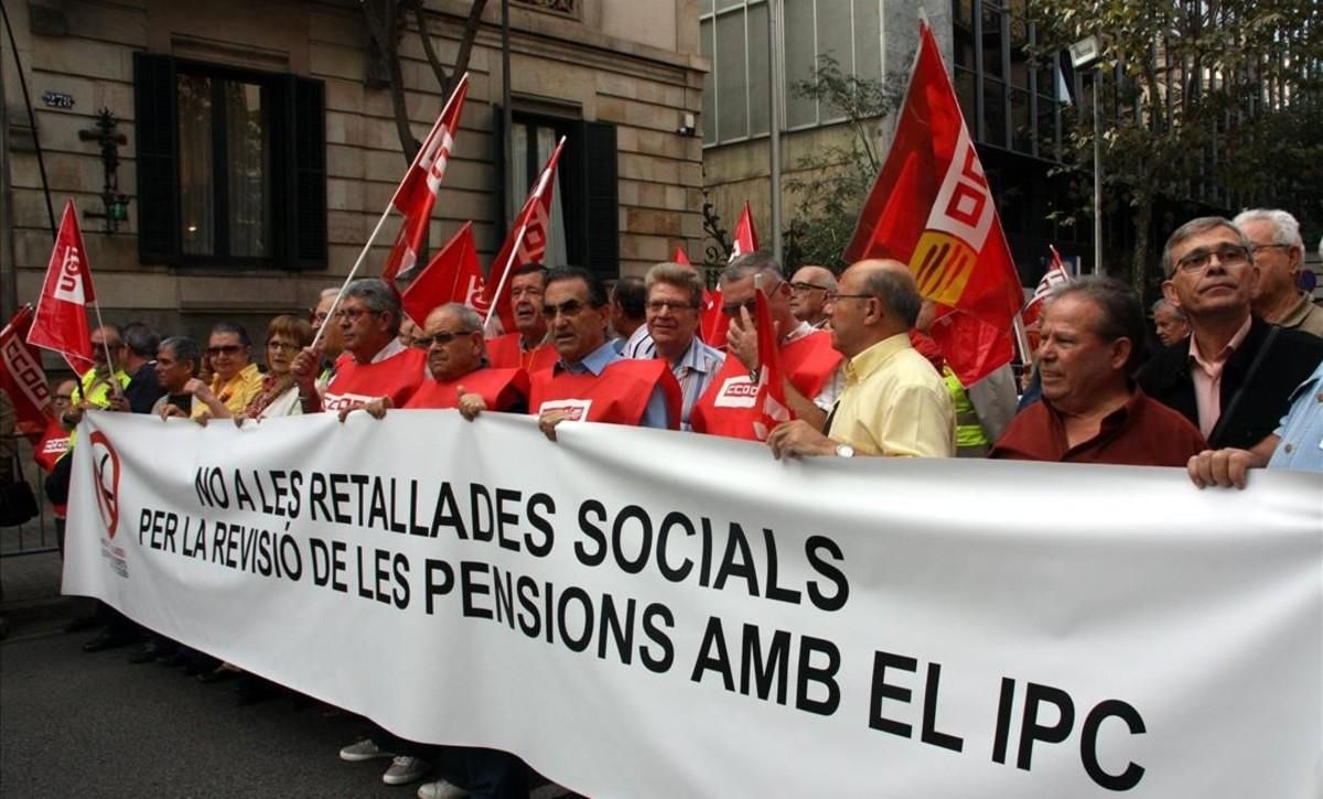 Manifestación de jubilados en Barcelona para reclamar la subida de las pensiones, en el 2013. Manifestación de jubilados en Barcelona para reclamar la subida de las pensiones, en el 2013.