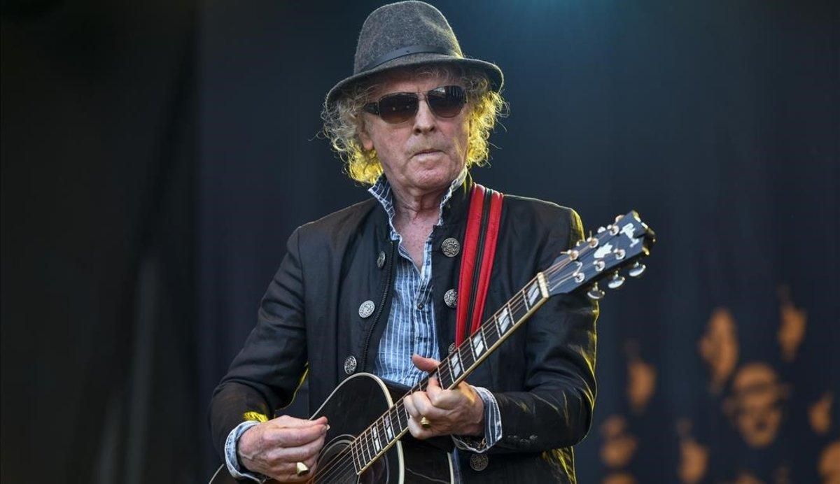 Ian Hunter, al frente de Mott the Hoople, en el Azkena Rock Festival del 2018. Ian Hunter, al frente de Mott the Hoople, en el Azkena Rock Festival del 2018.