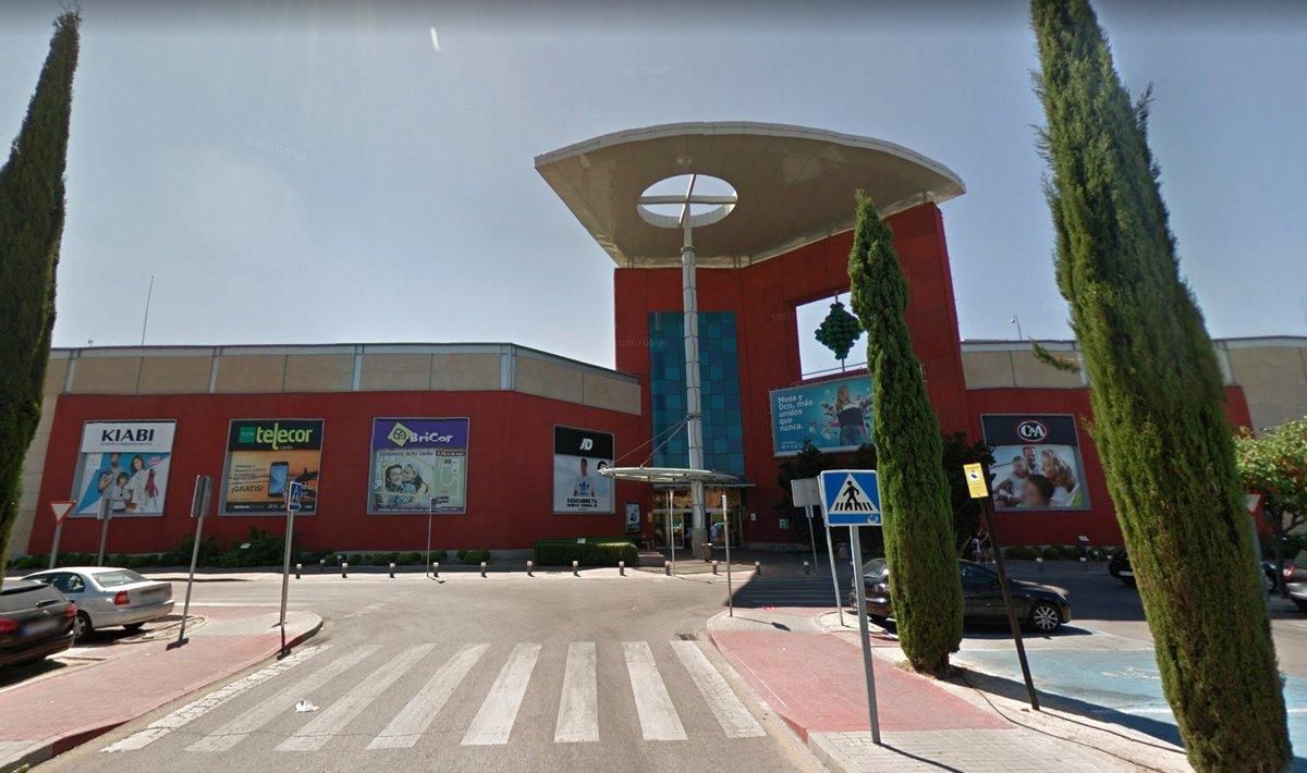 Una de las entradas al centro comercial Xanadú de Arroyomolinos. Una de las entradas al centro comercial Xanadú de Arroyomolinos.