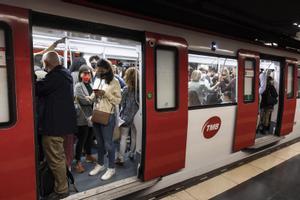 El metro de Barcelona registra a l’abril un doble rècord de passatgers