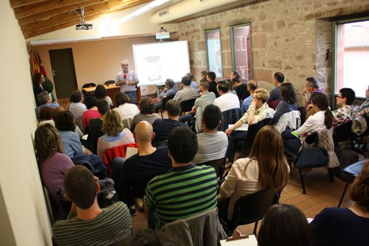 Profesores de Viladecans en una de las primeras jornada de trabajo del proyecto europeo IMAILE en 2014. Profesores de Viladecans en una de las primeras jornada de trabajo del proyecto europeo IMAILE en 2014.