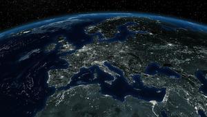 Europa vista desde el espacio, de noche.