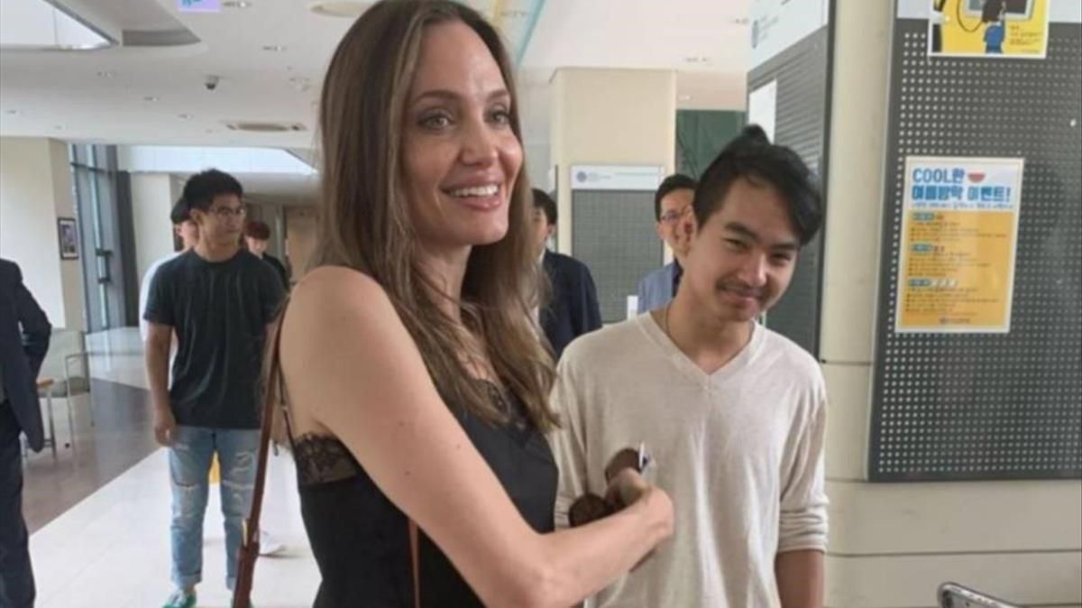 Angelina Jolie y su hijo Maddox. Angelina Jolie y su hijo Maddox.