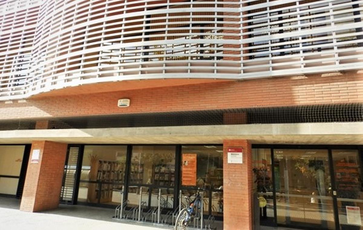 Fachada de la Biblioteca Central de Cornellà.