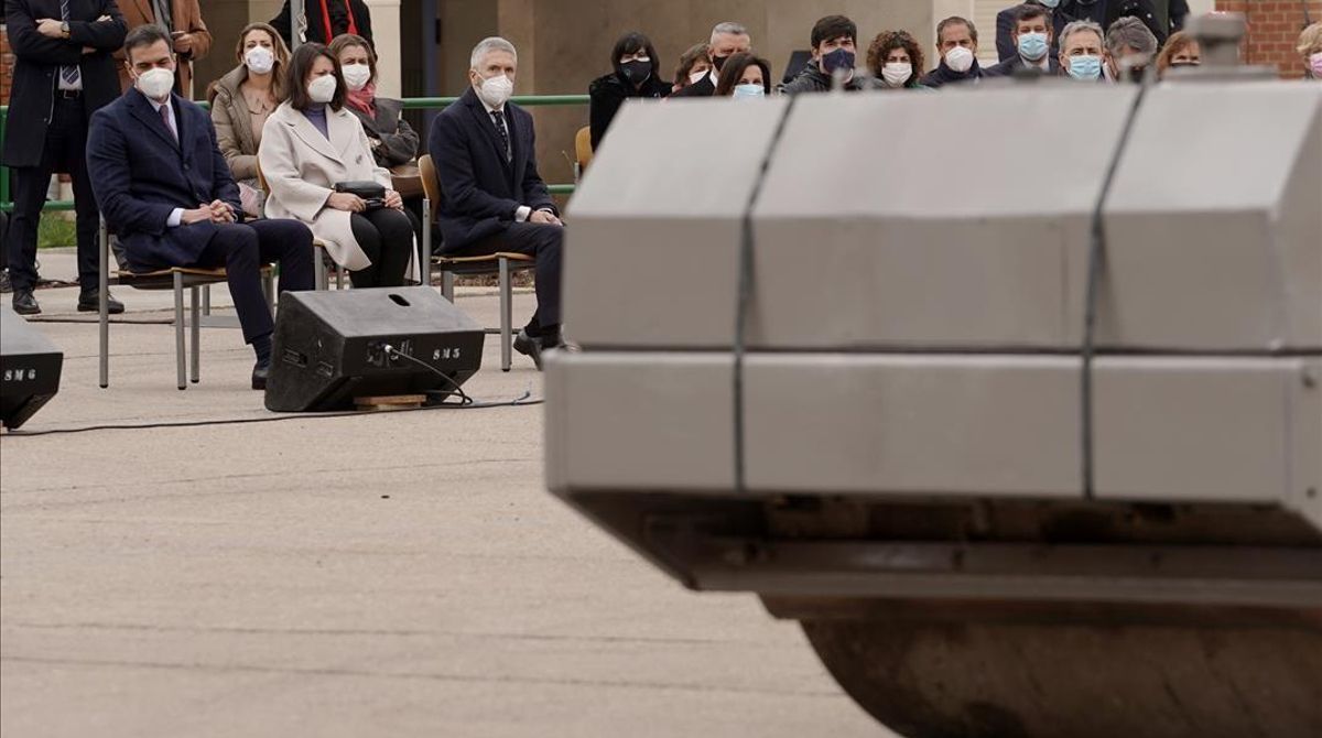 Pedro Sánchez preside un acto de destrucción de armas incautadas a organizaciones terroristas. Pedro Sánchez preside un acto de destrucción de armas incautadas a organizaciones terroristas.
