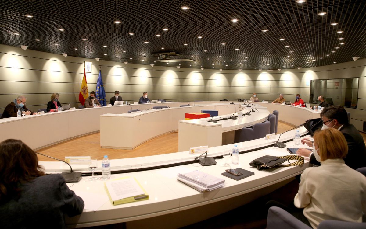 El Gobierno aumenta las ayudas a las empresas para que CEOE apoye la prórroga de los ertes El Gobierno aumenta las ayudas a las empresas para que CEOE apoye la prórroga de los ertes