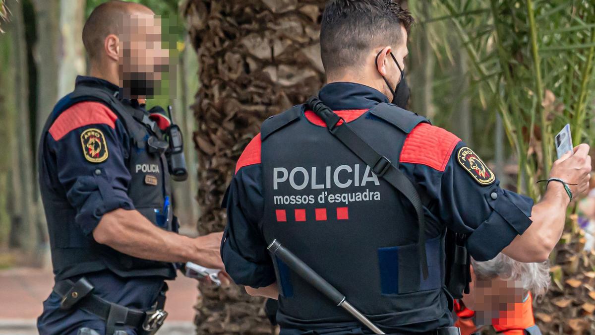 Dos individuos matan a puñaladas a un hombre en Barcelona y se dan a la fuga