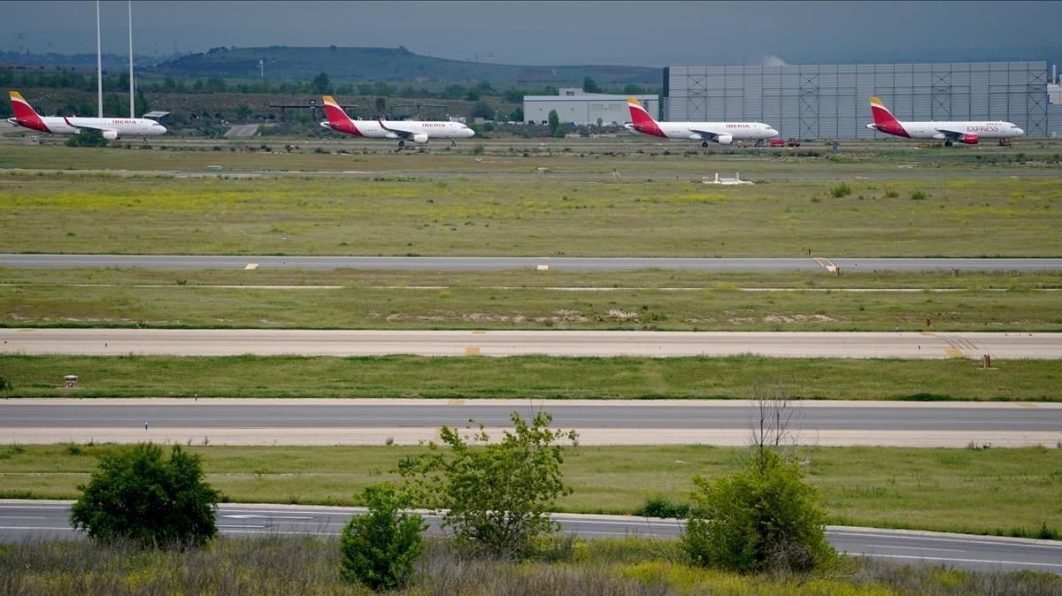Els aeroports es transformen en pàrquings i tallers d'avions Els aeroports es transformen en pàrquings i tallers d'avions