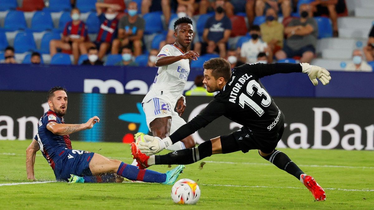 El brasileño Vinicius Jr., del Real Madrid, marca su primer gol. El brasileño Vinicius Jr., del Real Madrid, marca su primer gol.