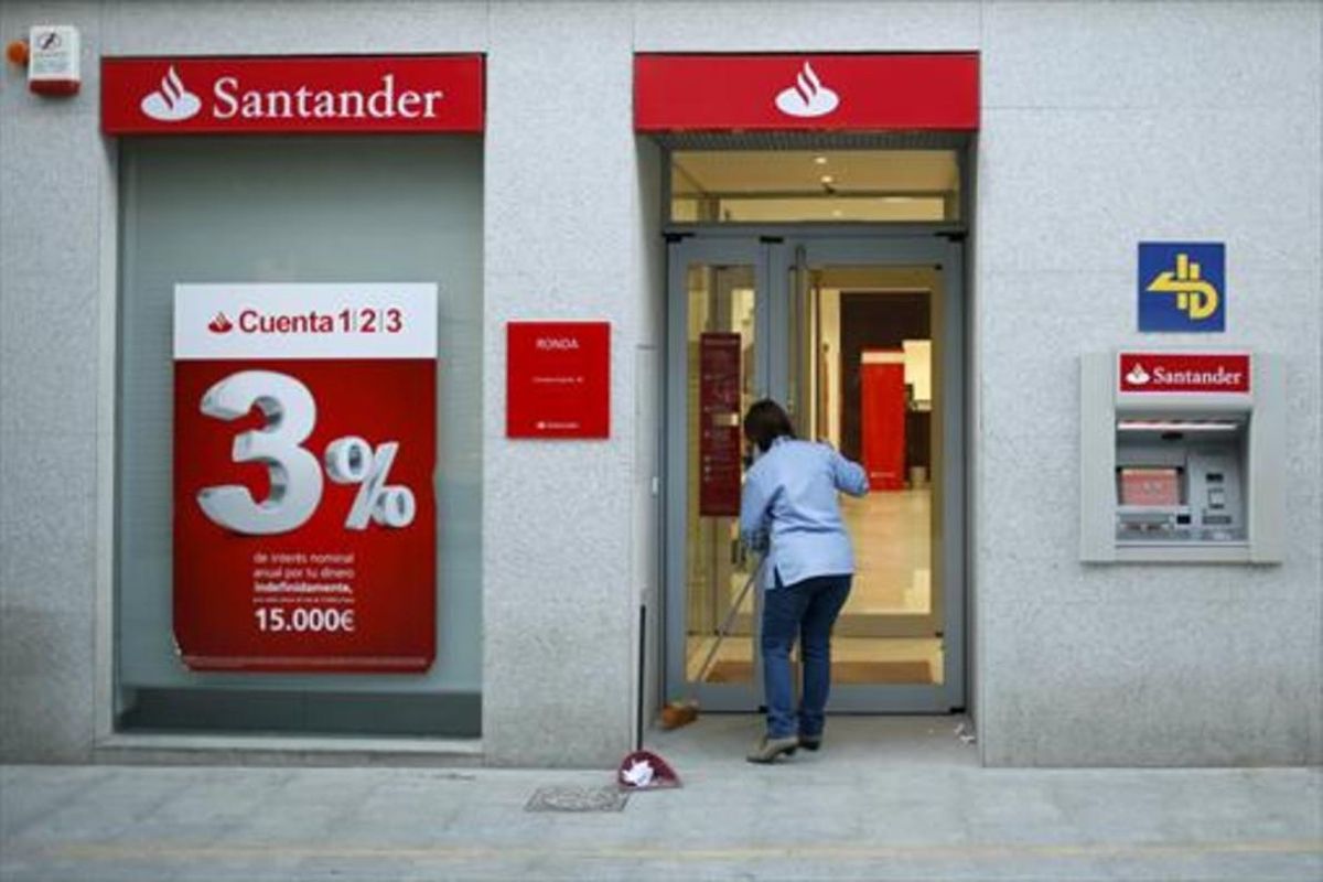 Oficina del Banco Santander en una localidad andaluza. Oficina del Banco Santander en una localidad andaluza.