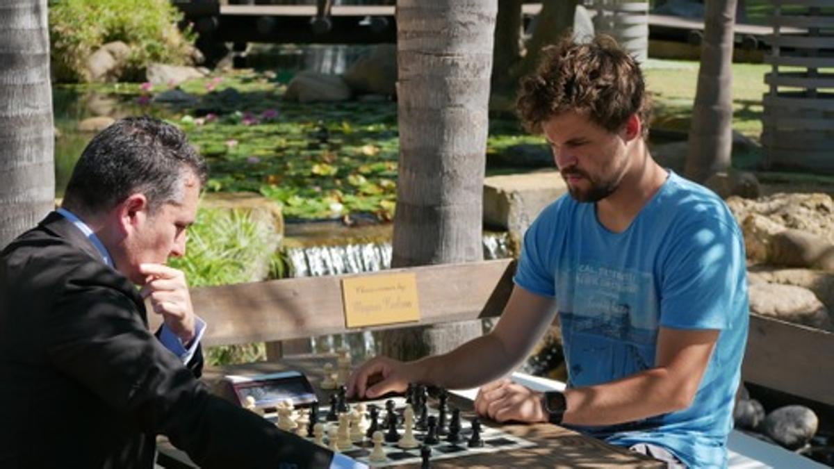 Guillermo García, con blancas, y Magnus Carlsen, en Sancti Petri.