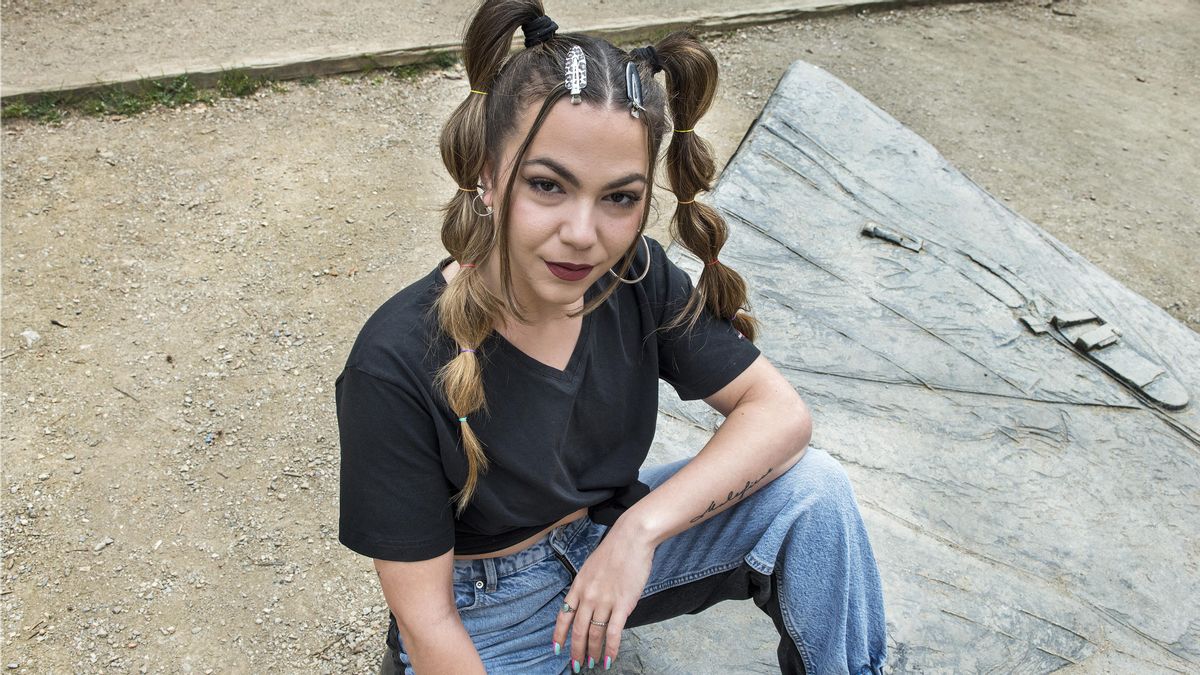 La cantante Aiala. La cantante Aiala.