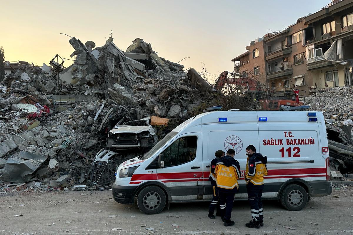 ¿Hasta cuándo pueden encontrarse supervivientes en el terremoto de Turquía y Siria?
