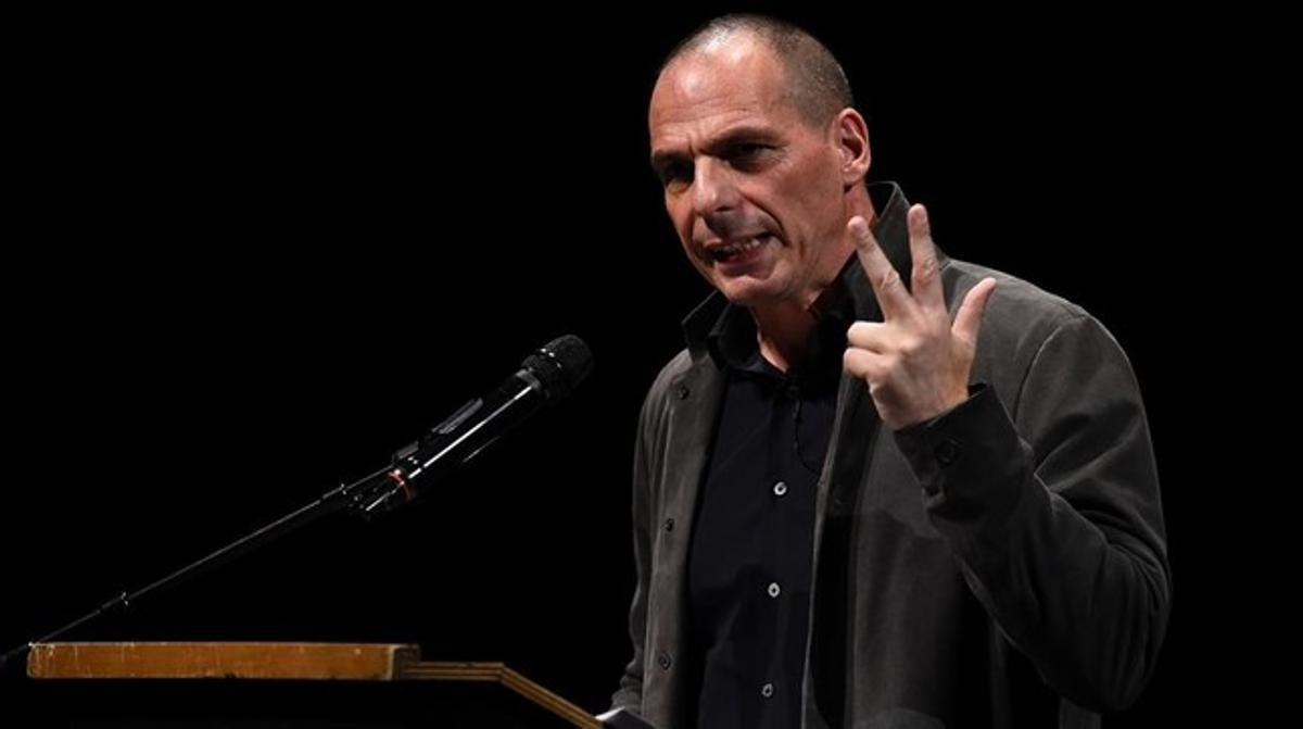 Varoufakis interviene en la presentación oficial del nuevo movimiento europeo, en Berlín, este martes.