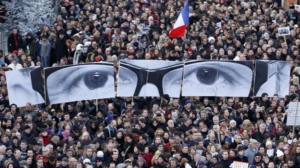 Manifestació multitudinària a París després dels atemptats de Charlie Hebdo.