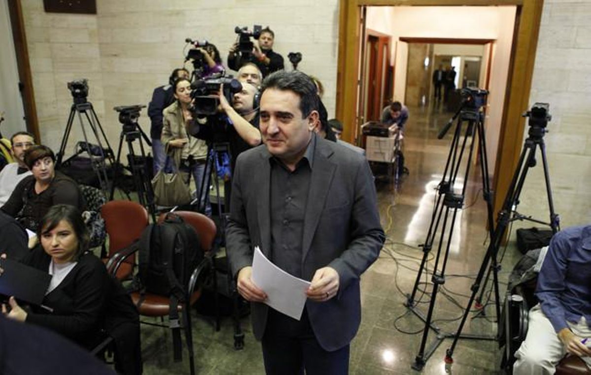 Bustos, en la comparecencia del pasado 4 de diciembre, cuando nombró alcalde accidental de Sabadell a Juan Carlos Sánchez. Bustos, en la comparecencia del pasado 4 de diciembre, cuando nombró alcalde accidental de Sabadell a Juan Carlos Sánchez.
