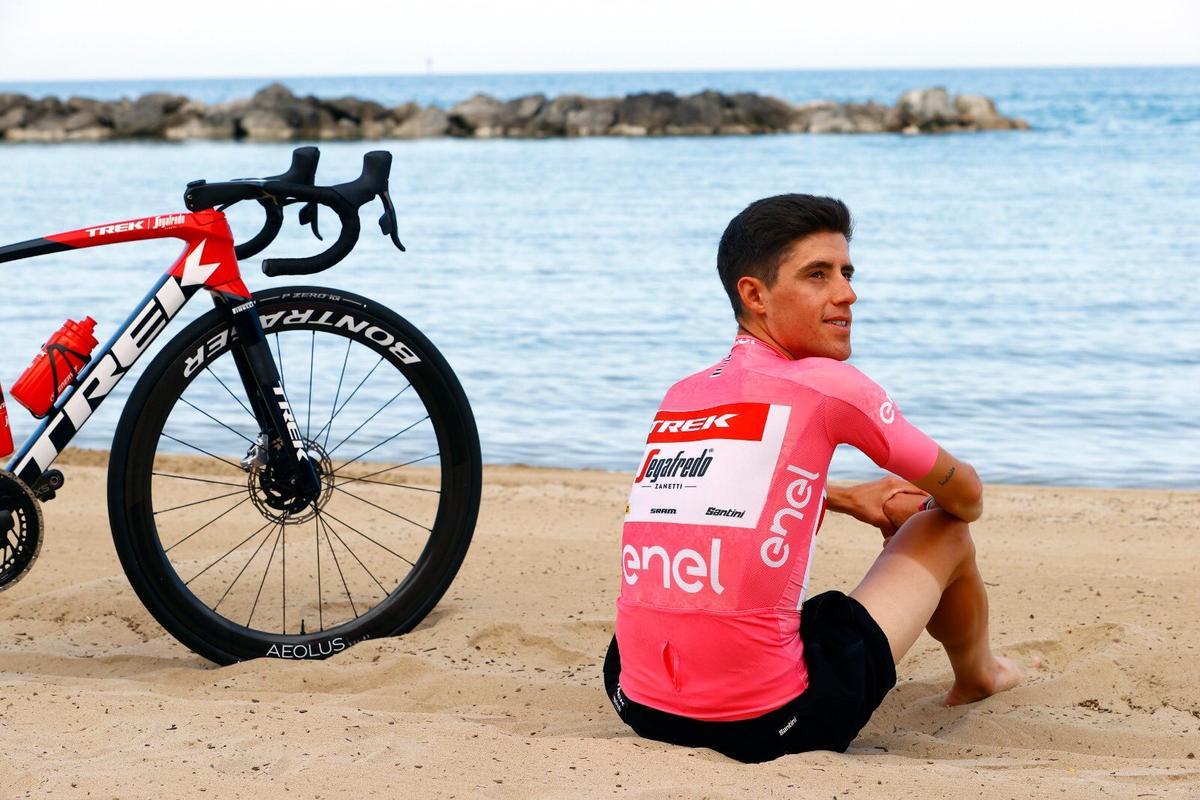 Juanpe López, en la playa de Pescara, donde este lunes ha descansado el Giro.