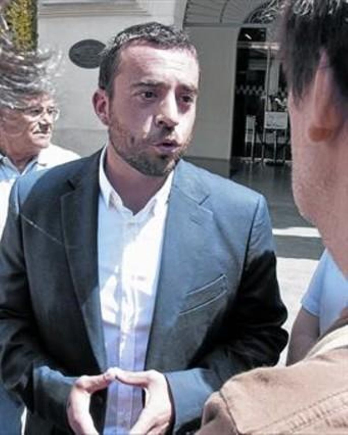 Àlex Pastor departe con la prensa durante su comparecencia, ayer. Àlex Pastor departe con la prensa durante su comparecencia, ayer.