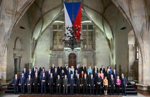 Foto de familia de los participantes en la reunión de la Comunidad Política Europea, este jueves en Praga.