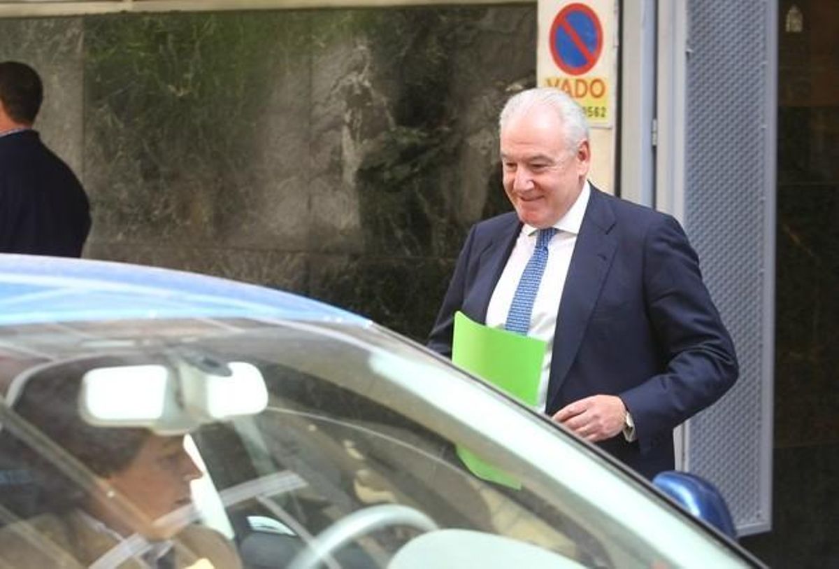 El expresidente de FCC, José Mayor Oreja, tras declarar en la Audiencia Nacional, este martes. El expresidente de FCC, José Mayor Oreja, tras declarar en la Audiencia Nacional, este martes.