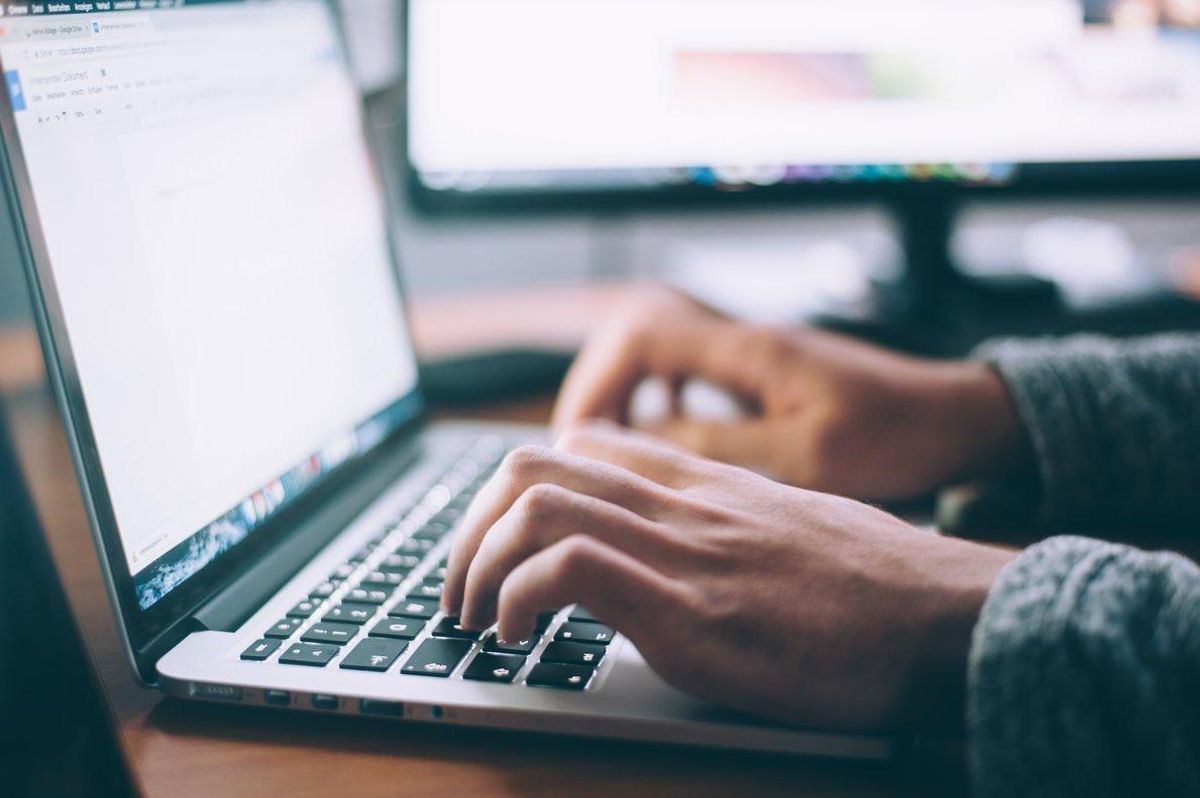 El retargeting consiste en volver a impactar a un usuario que ha interactuado con una marca El retargeting consiste en volver a impactar a un usuario que ha interactuado con una marca