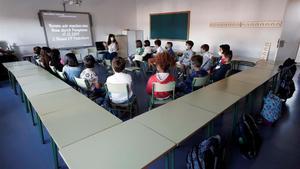 Alumnos del colegio Paderborn de Pamplona, donde este viernes los estudiantes regresaron a las aulas después de seis meses.
