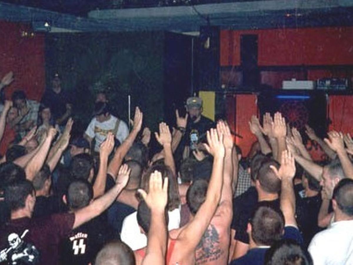 El grupo musical neonazi Batallón de Castigo en un concierto en Alcalá de Henares en 2003.