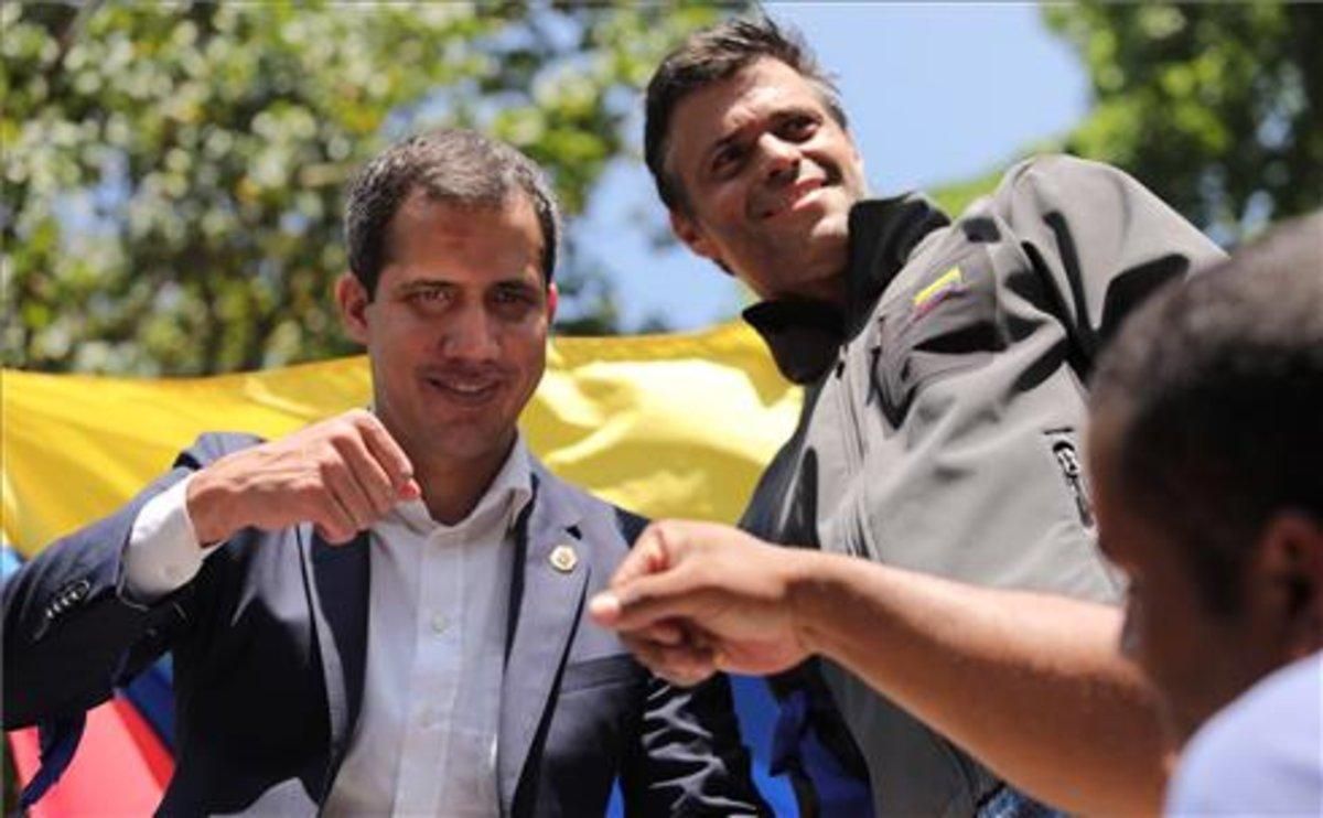 Juan Guaidó y Leopoldo López durante el intento de golpe de Estado de 2019 Juan Guaidó y Leopoldo López durante el intento de golpe de Estado de 2019