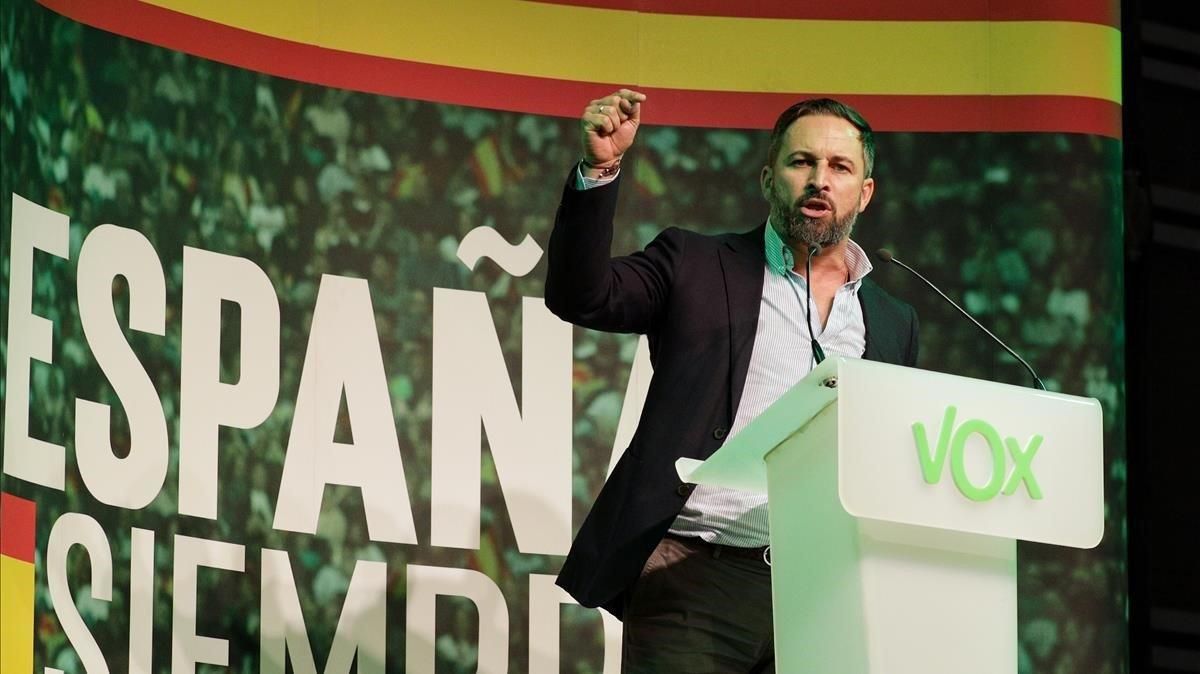 Santiago Abascal, líder de Vox, en el mitin que su formación celebró este jueves en Valencia. Santiago Abascal, líder de Vox, en el mitin que su formación celebró este jueves en Valencia.