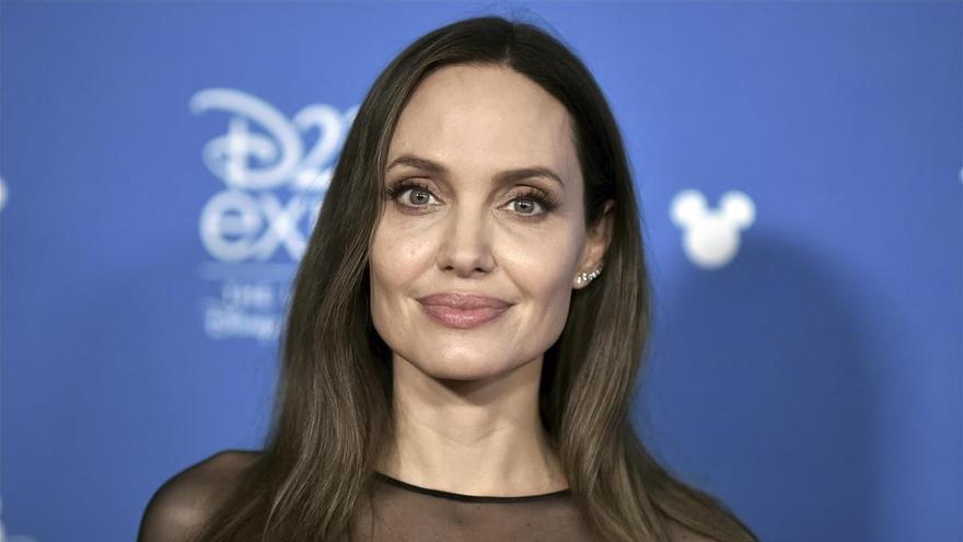 Angelina Jolie s'estrena a Instagram amb la denúncia d'una nena afganesa - Vimarsana News