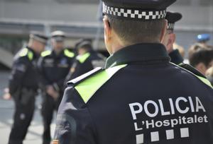 Agentes de la Guardia Urbana de L’Hospitalet de Llobregat.