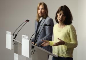 Los portavoz de Podemos, Isabel Serra y Pablo Fernández
