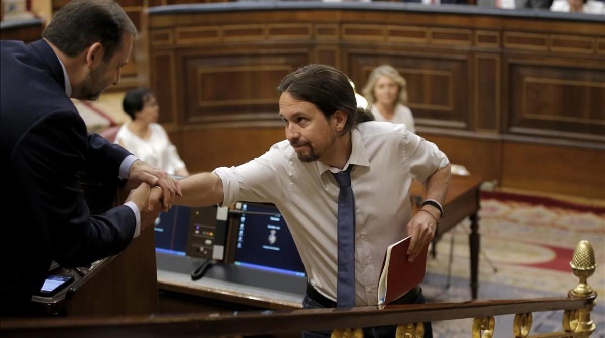 Iglesias aconsegueix acostar-se al PSOE en la seva moció fallida contra Rajoy
