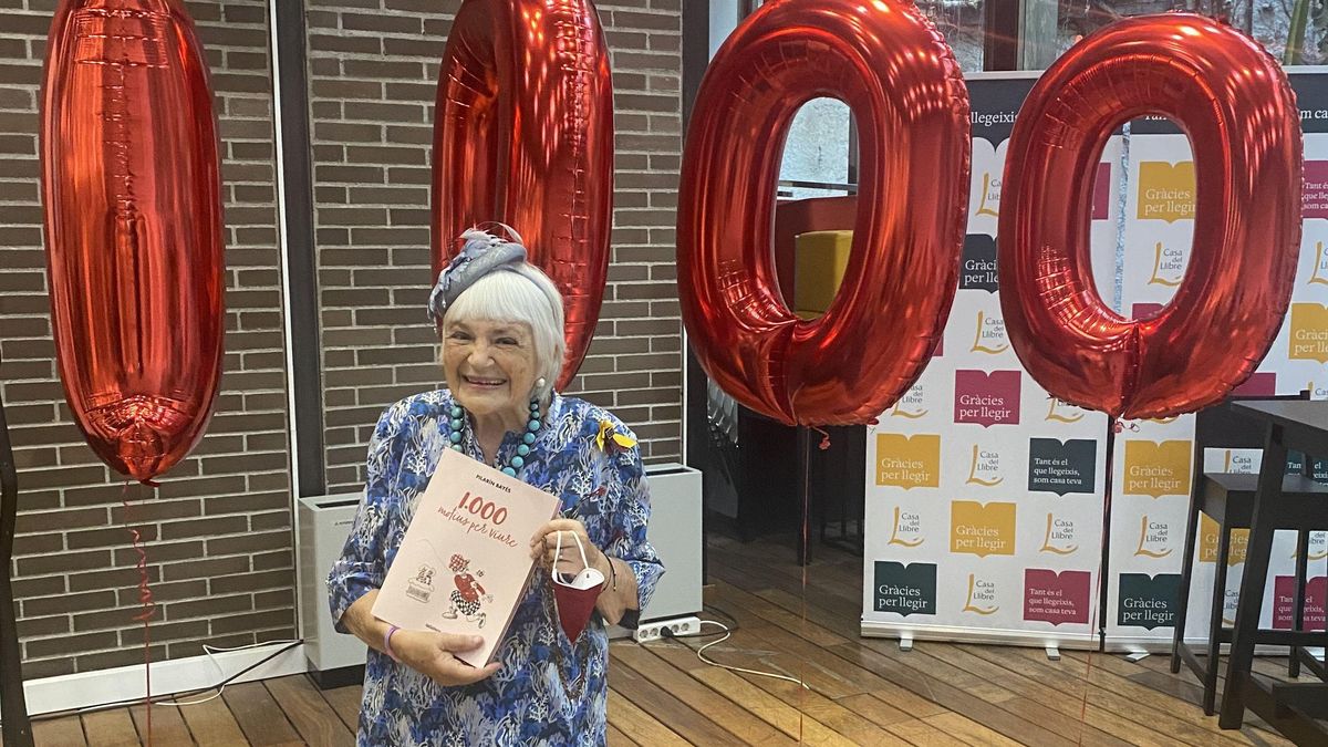 Pilarín Bayés, durante la presentación de su libro número 1.000, titulado ’1.000 motius per viure’. Pilarín Bayés, durante la presentación de su libro número 1.000, titulado ’1.000 motius per viure’.