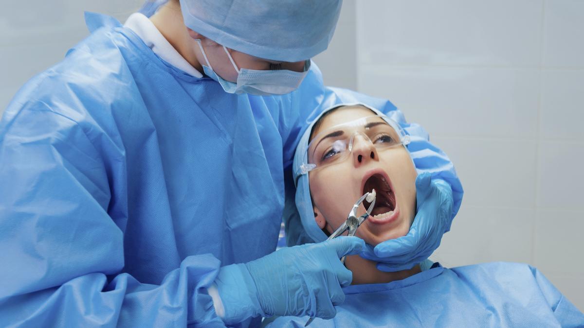El Mundo Today | "Mi dentista me quitó la muela del juicio, pero cuando yo le intenté quitar la suya se puso como loco”