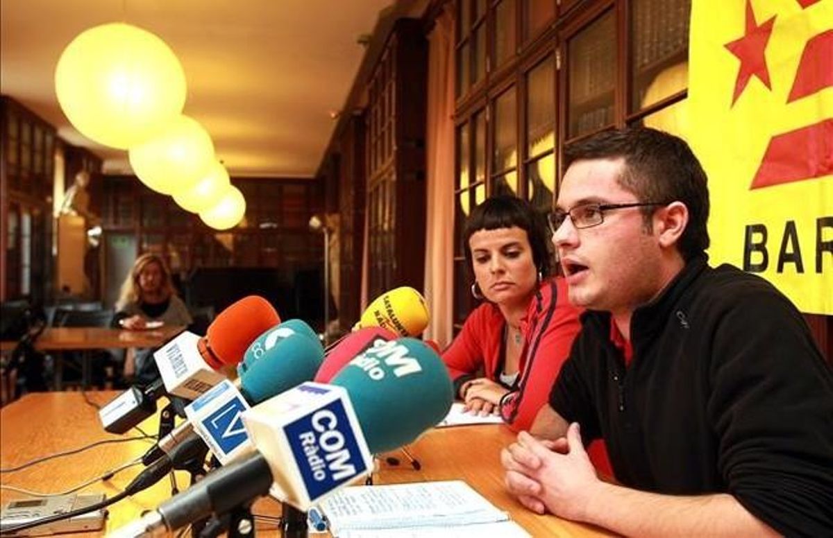 Presentación de la candidatura municipal de la CUP de los comicios del 2011 para la ciudad de Barcelona. En la foto Laia Alsina y Xavier Monge. Presentación de la candidatura municipal de la CUP de los comicios del 2011 para la ciudad de Barcelona. En la foto Laia Alsina y Xavier Monge.