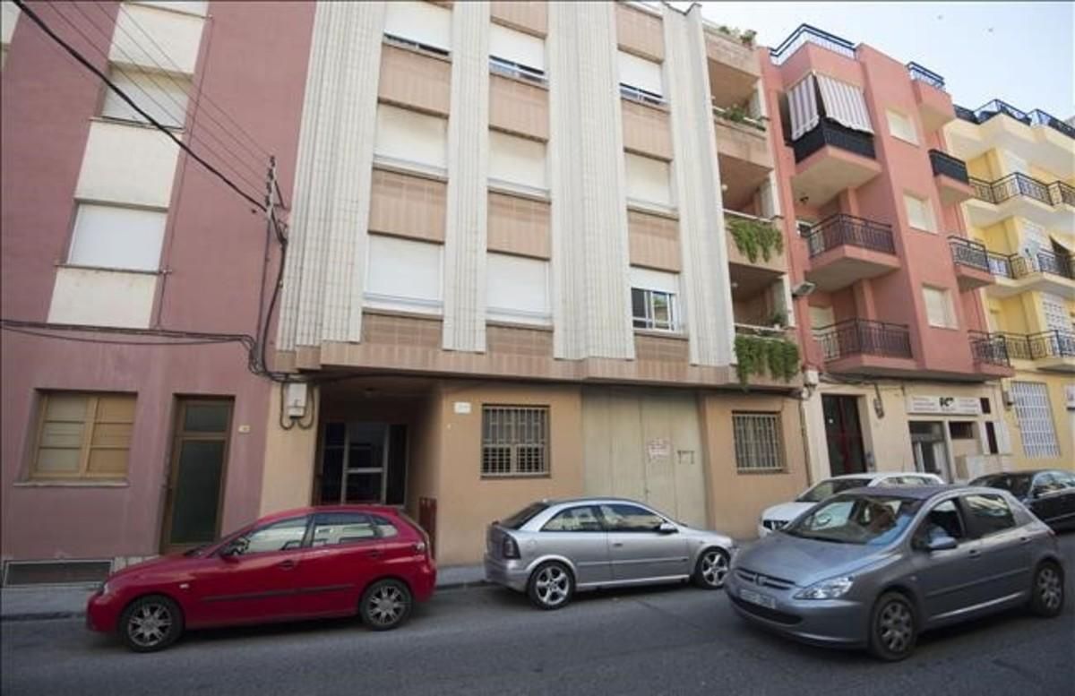 El edificio donde vívía el cabecilla de la productora de pornografía infantil, en Tortosa. El edificio donde vívía el cabecilla de la productora de pornografía infantil, en Tortosa.