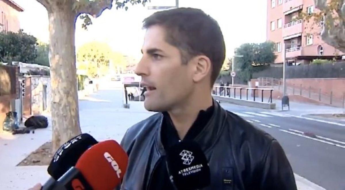 Robert Moreno, ante los micrófonos televisivos. Robert Moreno, ante los micrófonos televisivos.