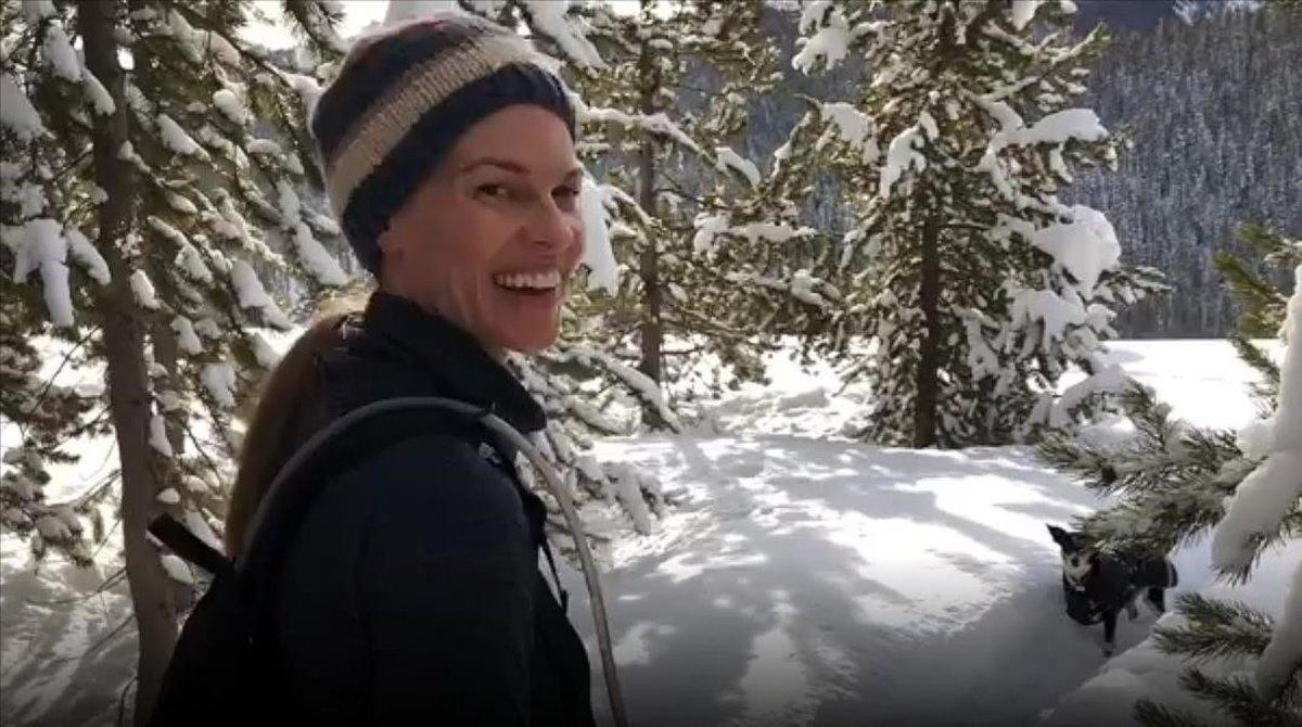 Hillary Swank recorre las montañas nevadas de Aspen.